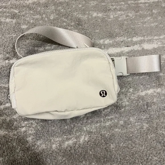 NWT White Opal Lululemon Everywhere Belt Bag - Picture 1 of 3
